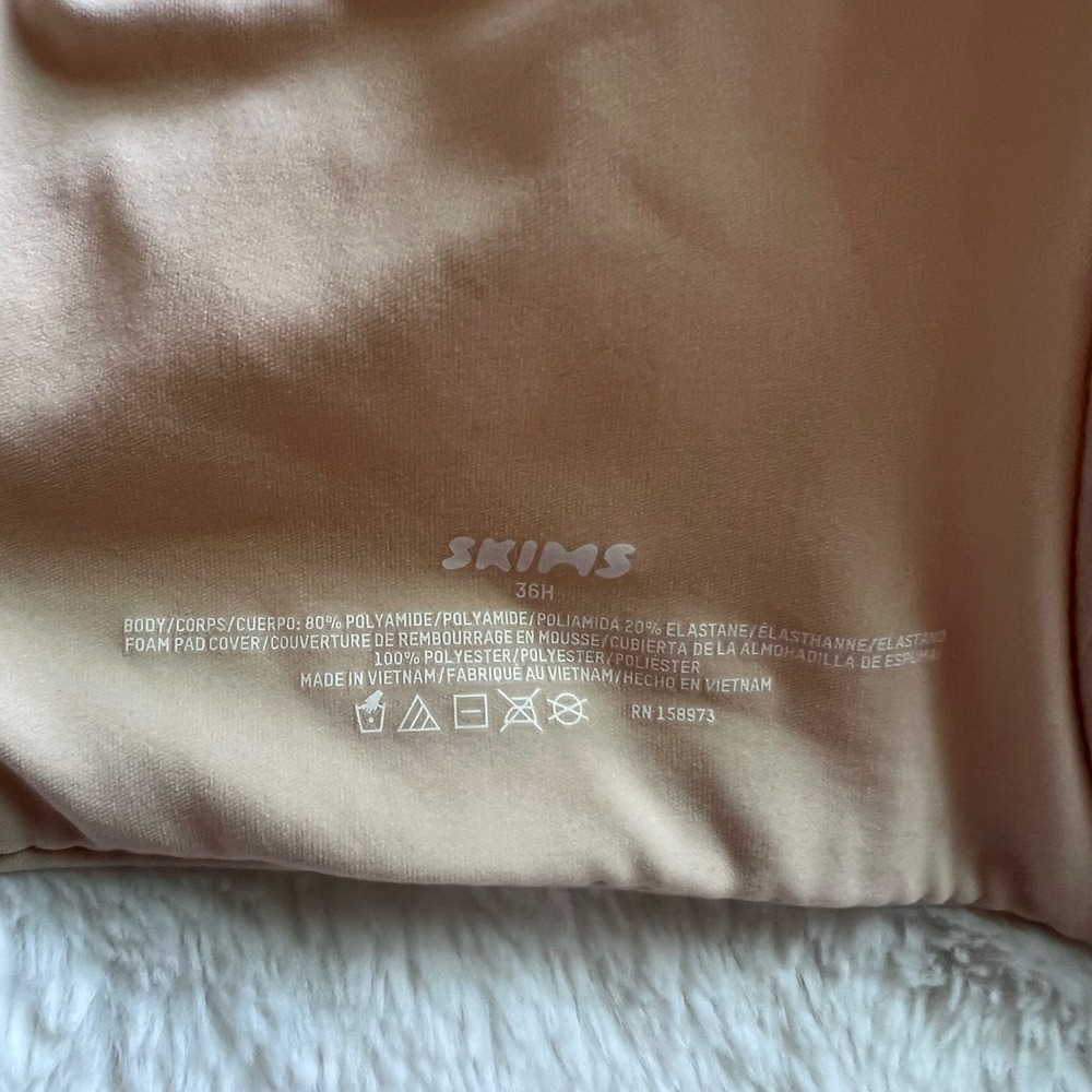 SKIMS Fits Everybody T-Shirt Bra Sand 36H Underwire Molded Cup BR-UWR-2294 NEW - Picture 6 of 10